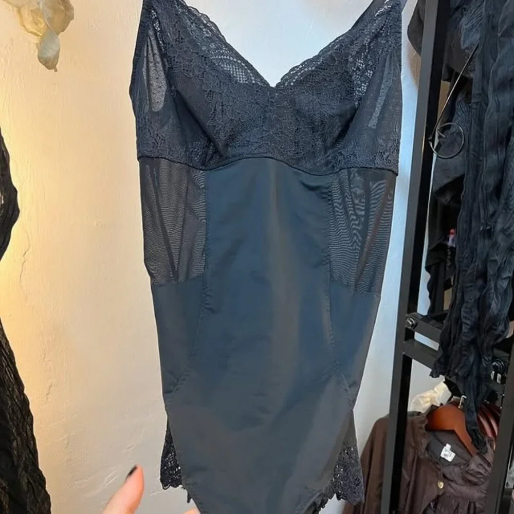 Black Lace Bodysuit – Elegant & Stretchy Fit - Picture 2 of 4